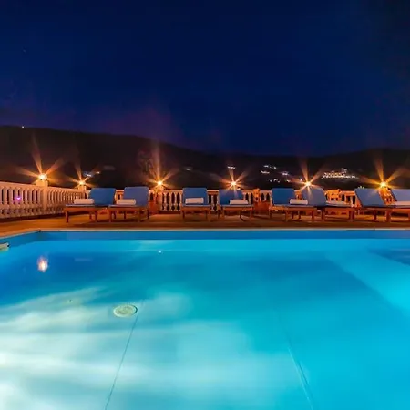 Ap 9 - Front Pool, Kitchen & Parking - Goro