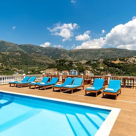 Ap 9 - Front Pool, Kitchen & Parking - Goro Apartment *