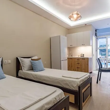 Ap 9 - Front Pool, Kitchen & Parking - Goro