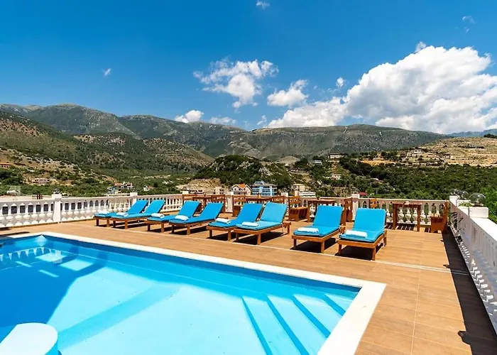 Ap 9 - Front Pool, Kitchen & Parking - Goro Apartment *