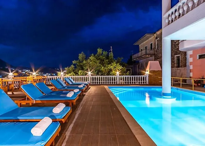 Ap 9 - Front Pool, Kitchen & Parking - Goro Himara