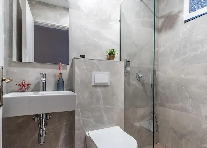 Ap 9 - Front Pool, Kitchen & Parking - Goro * Himare