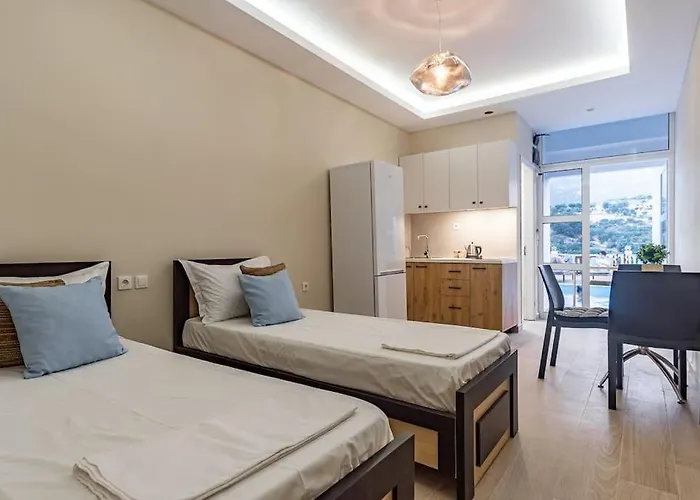 Ap 9 - Front Pool, Kitchen & Parking - Goro